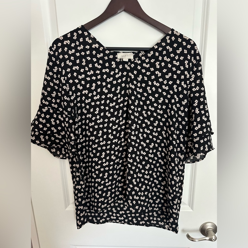 LOFT Black and Cream Flutter Sleeve Blouse Size Medium